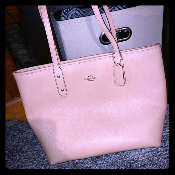 COACH PURSE - Picture 1 of 8